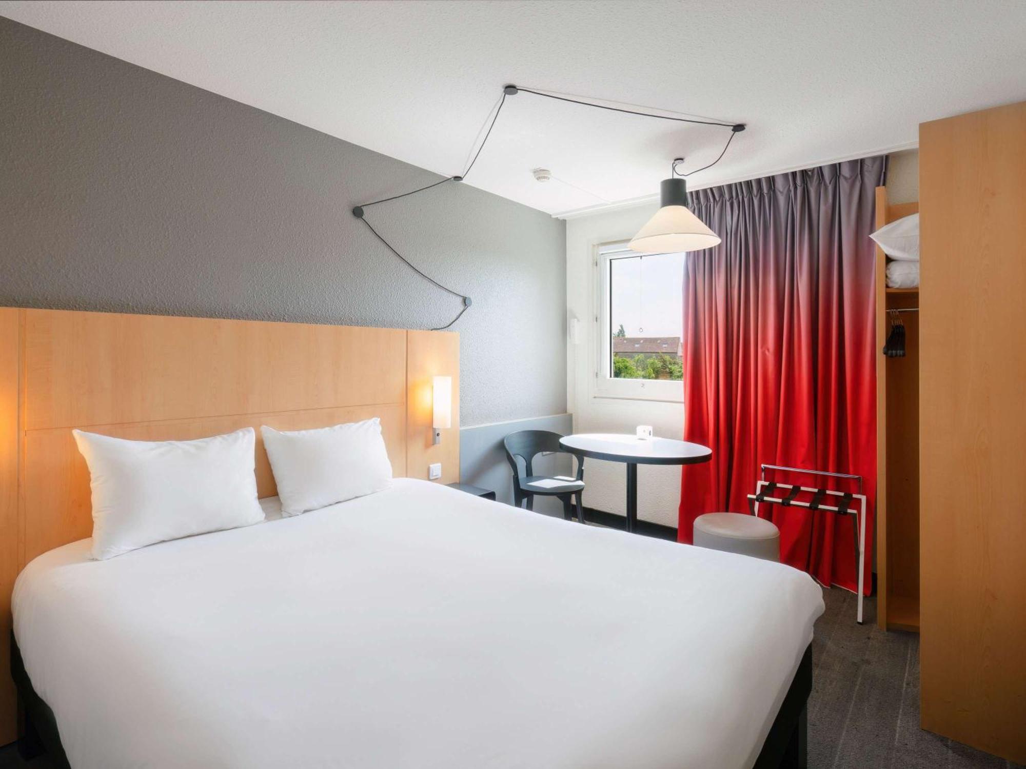 Ibis Cergy Pontoise Le Port Hotel Eksteriør billede